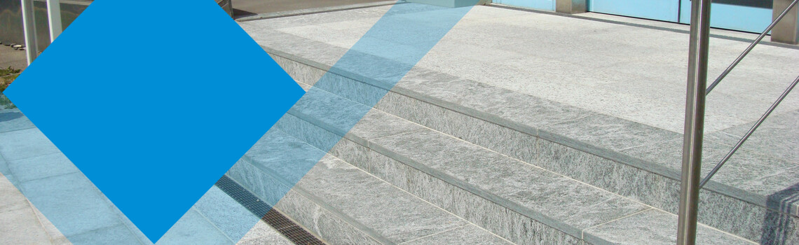 Außentreppe mit Naturstein Aussentreppe mit AquaDrain SD saniert